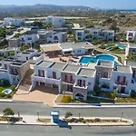 Naxos Palace فندق ستيليدا