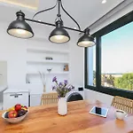 Naxos Palace ستيليدا
