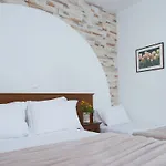 Naxos Palace ستيليدا