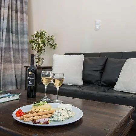 Naxos Palace فندق ستيليدا