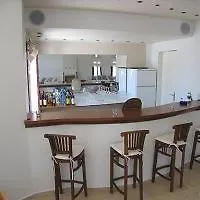 Naxos Palace Стелида