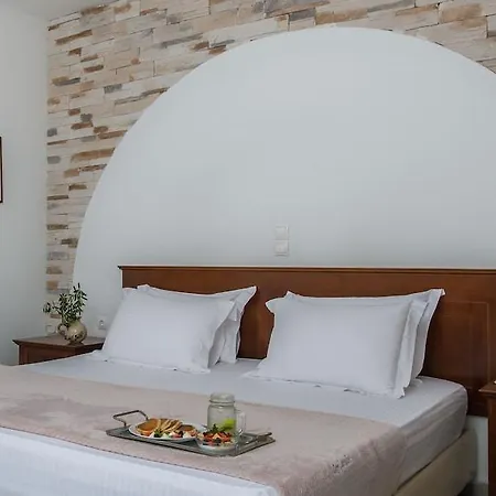 Naxos Palace Стелида