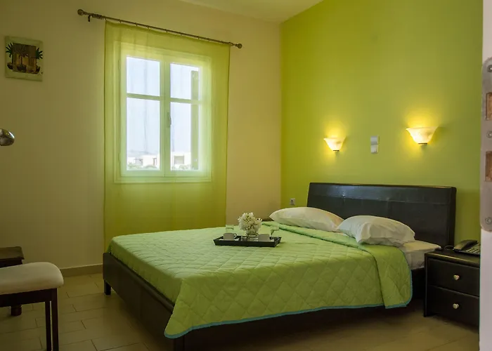 מלון Naxos Palace 4*